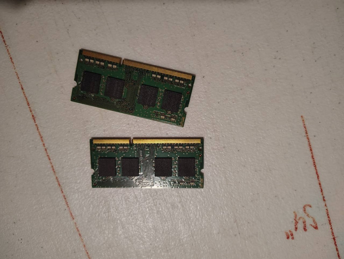 Actual Samsung 2x4GB laptop RAM pair, reverse sides